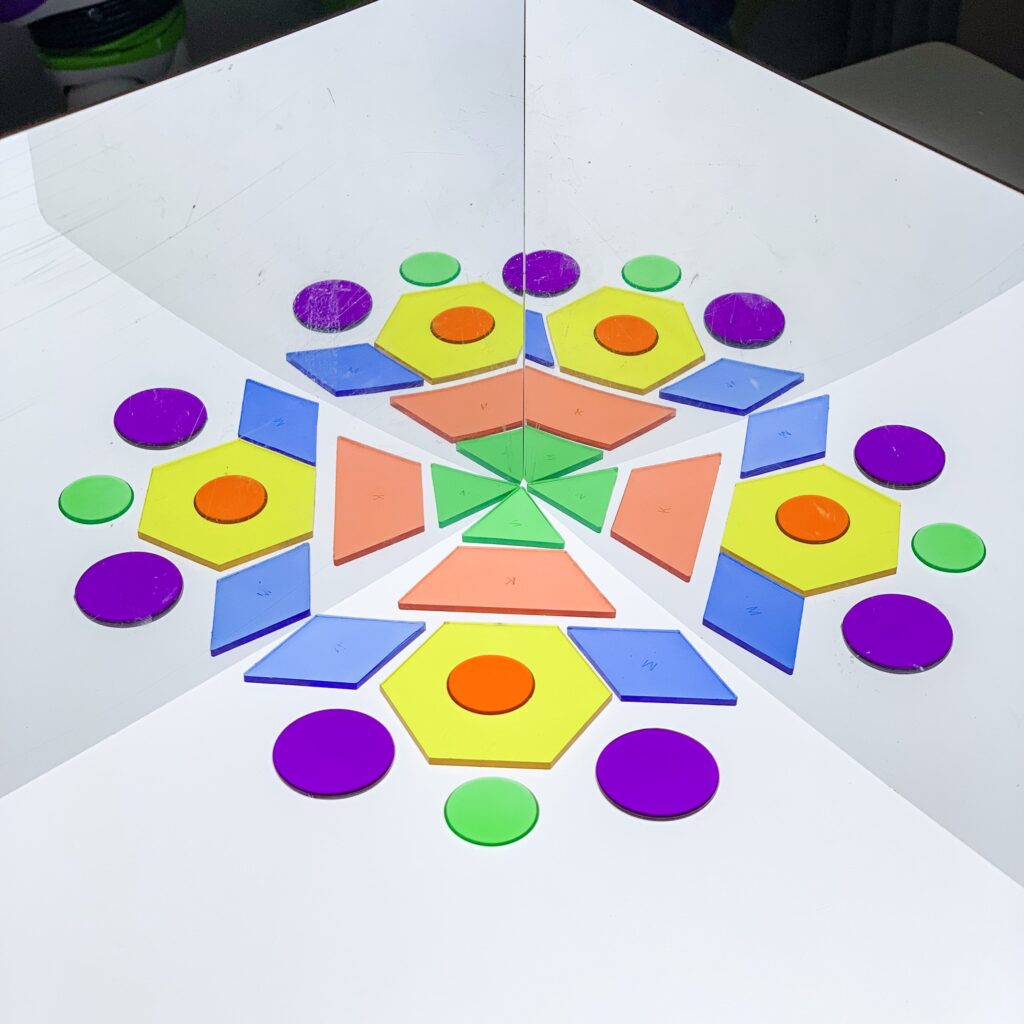 Light table - geometric design & mirrors
