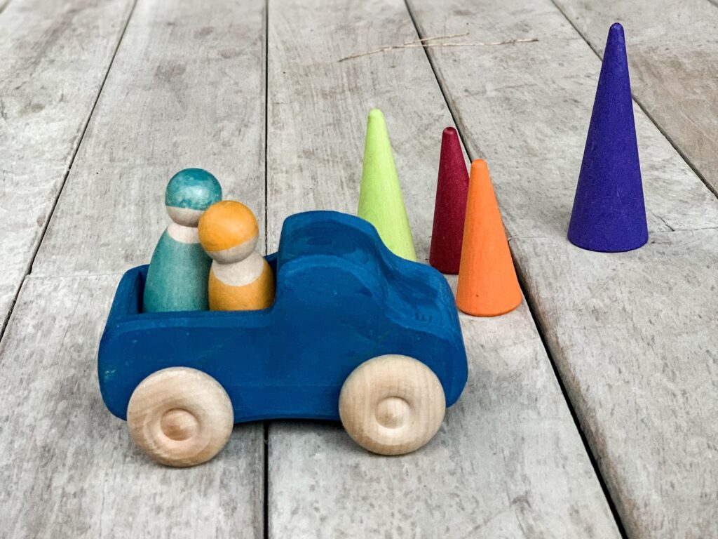Grimms toys - Little truck with friends and cones