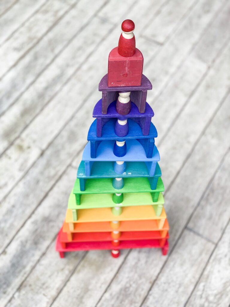 Grimms toys - Rainbow tower with semicircles and friends