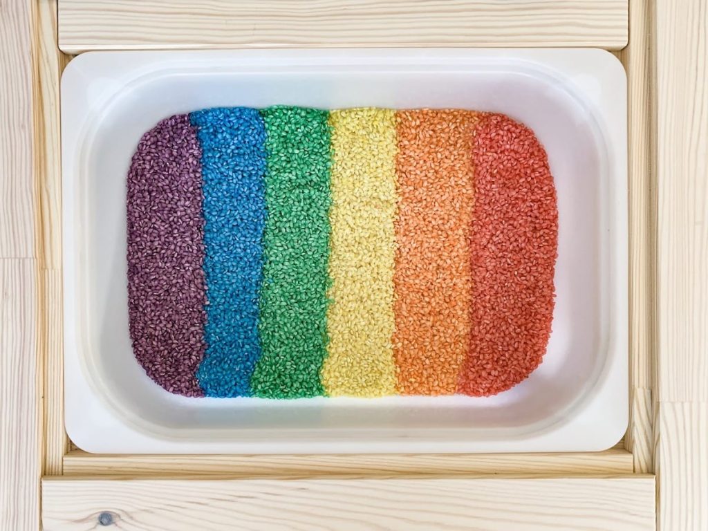 how to dye rice - rainbow tray