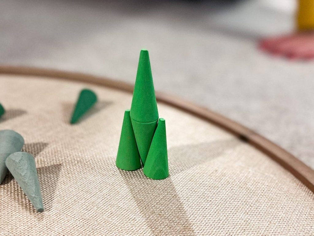 grapat stacking challenge - cone pyramid with inverted cone in the middle